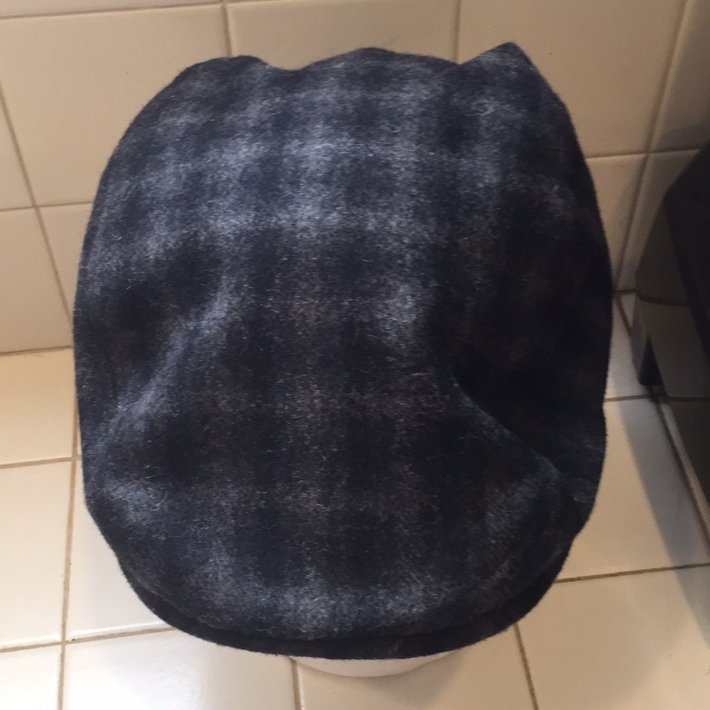 Black grey Free Authority brand newsboy hat in pre-owned good condition